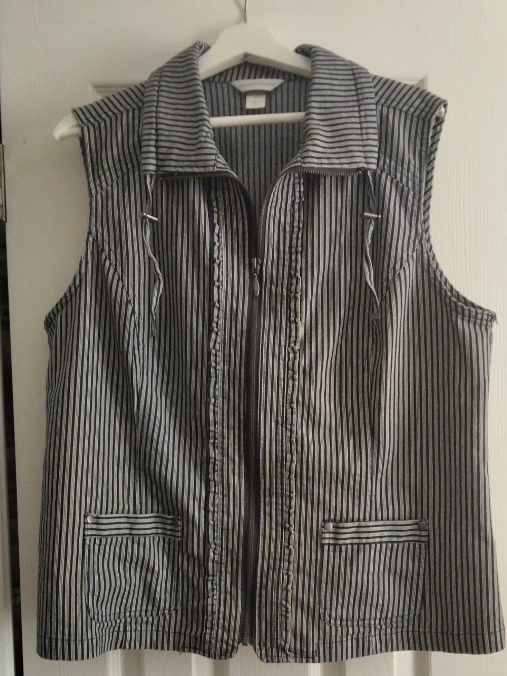 Striped Sleeveless Zip-Front Vest in Navy & White